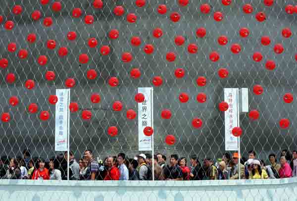 The exterior curtain walls of the Switzerland Pavilion are made from soybean fiber, able to generate electricity and naturally degrade, in the World Expo in Shanghai, east China, on May 1, 2010.