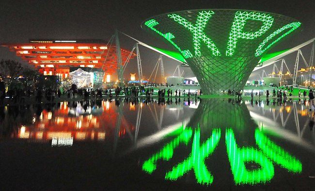 Visitors enjoy the night view of China Pavilion and Sunshine Valley at the World Expo Park in Shanghai, east China, May 2, 2010. The night views of the World Expo Park with multicolored lights and various illumination effects give visitors different impression from the daytime. [Wang Song/Xinhua]