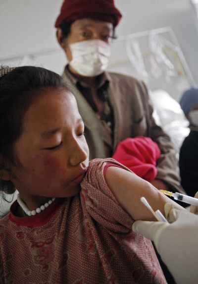 A child is vaccinated in Jiegu Town of northwest China's quake-hit Yushu Prefecture, on May 3, 2010. Over 2,500 children aged 0 to 12 have been vaccinated against measles, parotitis, rubella and hepatitis B so far in Yushu. A total of 6,000 to 7,000 children will be vaccinated. (Xinhua