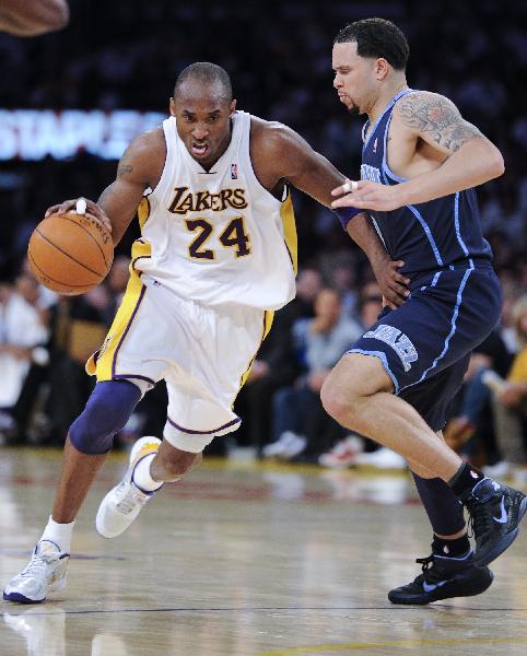 Los Angeles Lakers' Kobe Bryant drives the ball against Utah Jazz's Deron Williams during the first game of their NBA Western Conference semi-final playoff series in Los Angeles, the United States, on May 2, 2010. Los Angeles Lakers won the match 104-99. (Xinhua/Qi Heng)