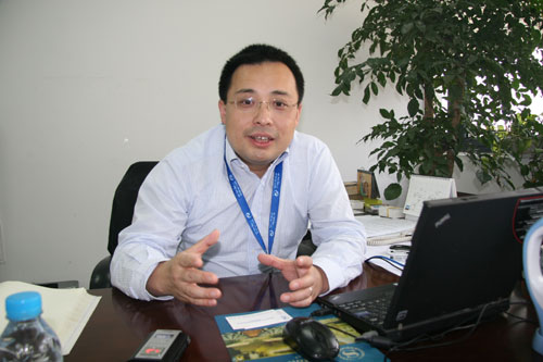 Tang Lan, sales director of Ctrip.com, says the Expo will benefit all domestic tourism-related industries when interviewed with China Radio International on April 28, 2010. [Photo: CRIENGLISH.com] 