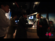 Visitors tour Japanese Pavilion in the World Expo in Shanghai, east China, on May 3, 2010. [Photo by Yang Jia]