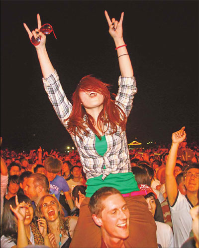 Rapturous nighttime crowds at the Tongzhou Canal Park, venue of the &apos;modern and trendy&apos; Strawberry Music Festival.