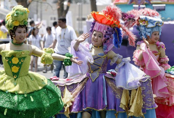 Grand parade at World Expo Park