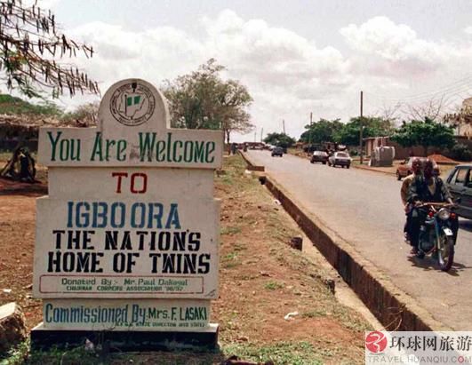 A road sign of the &apos;home of twins&apos; in Igbo-Ora, Nigeria. [huanqiu.com]