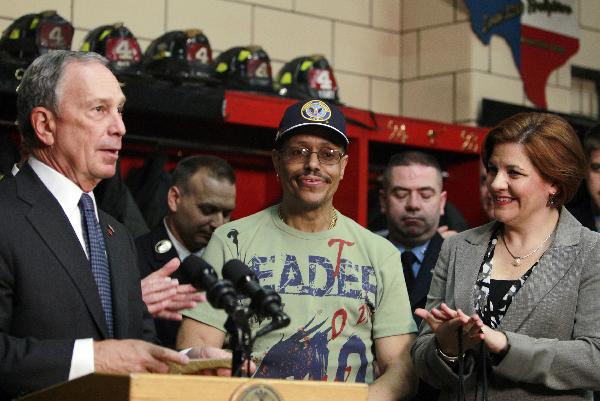 New York City Mayor Michael Bloomberg (L) and New York City Council Speaker Christine Quinn (R) acknowledge street vendor Lance Orton during a news conference at Engine Co. 54, Ladder Co. 4 and Battalion 9 fire station in New York May 4, 2010.