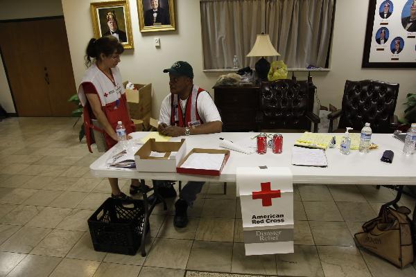 Staff members of American Red Cross work at a temporary shelter in Nashville, Tennessee, the United States, May 3, 2010. U.S. authorities confirmed at least 22 people have been killed in floods during the weekend that have been ravaging southern America. [Wang Fengfeng/Xinhua]