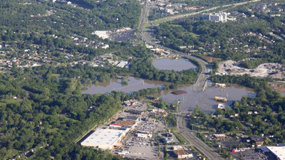 Flood kills at least 21 in U.S.