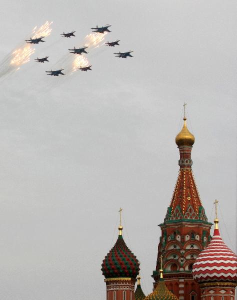 Mig-29 and Su-27 fighter jets fly over Red Square in Moscow, capital of Russia, May 4, 2010, in a rehearsal for the 65th Victory Day parade to be held on May 9. [Xinhua]