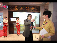 Visitors tour China Pavilion in the World Expo in Shanghai, east China, on May 3, 2010. [Photo by Yang Jia]