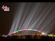 Photo taken on May 4, 2010 shows the beautiful night scene in the World Expo Park in Shanghai, east China. [Photo by Yang Jia]