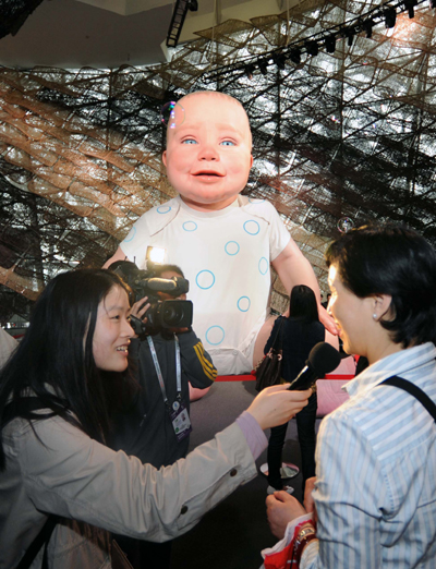 Reporters work in the Spain Pavilion on its media day at the 2010 World Expo in Shanghai, east China, May 5, 2010. 