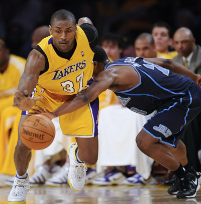 LA Lakers' Ron Artest (L) controls the ball during the second game of the NBA Western Conference semi-final playoff series against Utah Jazz in Los Angeles, on May 4, 2010. (Xinhua/Qi Heng)