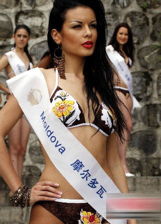 The 2010 'Miss Universe' Final of National Apparel and Final for Miss Chinese International Pageant 2010 was unveiled on April 27 in Zhangjiajie City of China's Hunan Province. 50 contestants worldwide gathered at the wonderland Zhangjiajie and showed their charm amid the beautiful sceneries.