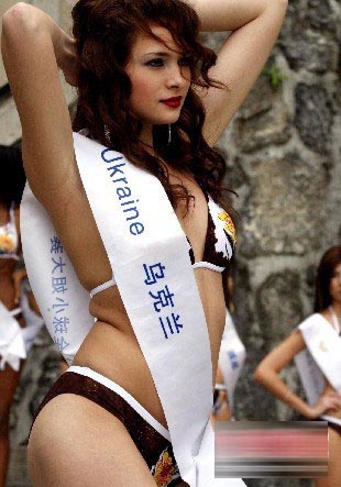 The 2010 'Miss Universe' Final of National Apparel and Final for Miss Chinese International Pageant 2010 was unveiled on April 27 in Zhangjiajie City of China's Hunan Province. 50 contestants worldwide gathered at the wonderland Zhangjiajie and showed their charm amid the beautiful sceneries.