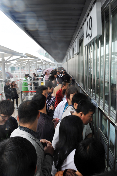 Tourists line up outside a ticket office of the World Expo Park in Shanghai, east China, on May 5, 2010. 