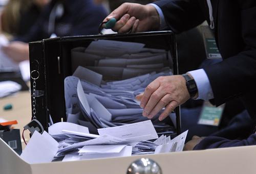 British people went to polls on May 6 morning as up to 50,000 polling stations across the country opened for ballots. Polling stations are open from 7 am local time (0600 GMT) to 10 pm (2100 GMT) on Thursday, and preliminary results will be out in the early hours of Friday. [Xinhua]