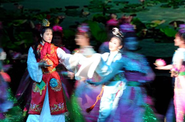 Actors from the Phibada Opera Troupe of the Democratic People's Republic of Korea (DPRK) perform 'A Dream of Red Mansions' in Beijing, capital of China, May 6, 2010. The Phibada Opera Troupe of the DPRK staged in China a Korean adaptation of the Chinese masterpiece 'A Dream of Red Mansions' till May 9.