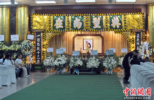 HK people pay last tribute to earthquake hero