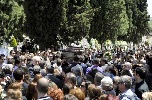 Relatives and friends take part in the funeral of a female bank clerk killed in the clash two days ago, in Athens, Greece, May 7, 2010. Three people were killed Wednesday in a fire that broke out at a bank in Athens during violent protests against austerity measures.