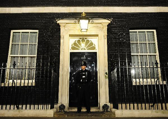 A security guard stands in front of No. 10 Downing Street in London, Britain, in the early morning of May 7, 2010. The general election in Britain resulted in a 'hung parliament' as no party is going to win a clear majority, preliminary results showed Friday. [Xinhua photo]