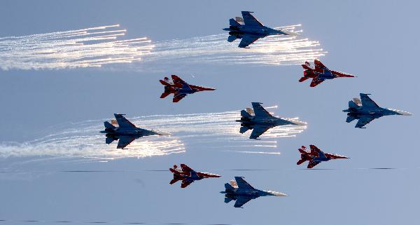 Military aircrafts fly above during a military parade marking the 65th anniversary of the victory over Nazi Germany in the Great Patriotic War, at the Red Square in Moscow May 9, 2010. [Lu Jinbo/Xinhua]