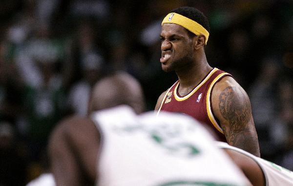 Cleveland Cavaliers' LeBron James grimaces before the start of Game 4 of their NBA Eastern Conference playoff basketball series against the Boston Celtics in Boston, May 9, 2010. (Xinhua/Reuters Photo)