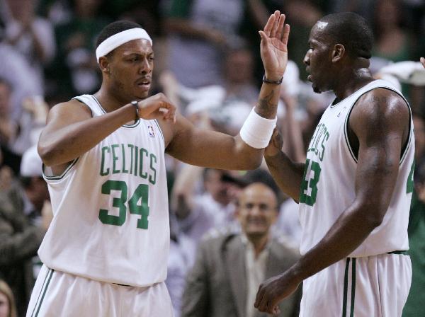 Boston Celtics' Paul Pierce (L) celebrates a basket with teammate Kendrick Perkins during the first quarter in Game 4 of their NBA Eastern Conference playoff basketball series against Cleveland Cavaliers in Boston May 9, 2010. (Xinhua/Reuters Photo)