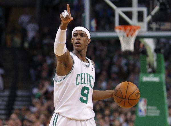 Boston Celtics' Rajon Rondo directs play against the Cleveland Cavaliers during the third quarter in Game 4 of their NBA Eastern Conference playoff basketball series in Boston May 9, 2010. (Xinhua/Reuters Photo)