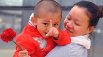 Mothers and children visit the Expo on Mother's Day