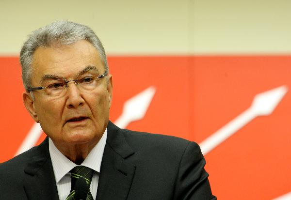 Deniz Baykal, leader of Turkey&apos;s main opposition Republican People&apos;s Party (CHP), speaks during a press conference in Ankara, capital of Turkey, May 10, 2010. Deniz Baykal resigned from his post on Monday after the release of a videotape allegedly showing him having an affair with a female lawmaker, Turkish media reported. [Xinhua]