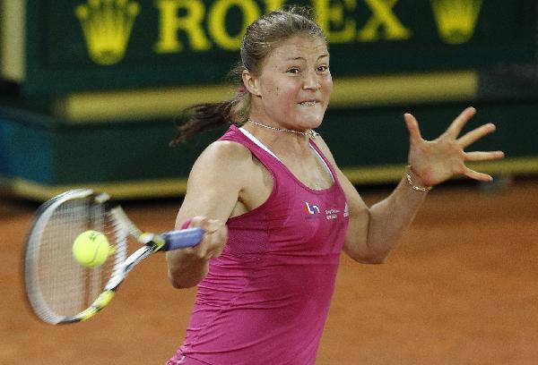 Dinara Safina of Russia returns the ball to Klara Zakopalova of the Czech Republic during their Madrid Open tennis match May 10, 2010. (Xinhua/Reuters Photo)