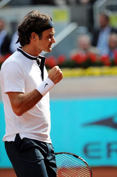 Switzerland's Roger Federer celebrates his victory over Benjamin Becker of Germany after their Madrid Open tennis match May 11, 2010. (Xinhua/Reuters Photo)