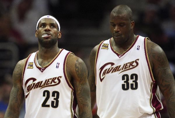 Cleveland Cavaliers' LeBron James and Shaquille O'Neal leave the floor during the fourth quarter in Game 5 of their NBA Eastern Conference playoff basketball series against the Boston Celtics in Cleveland, May 11, 2010. 