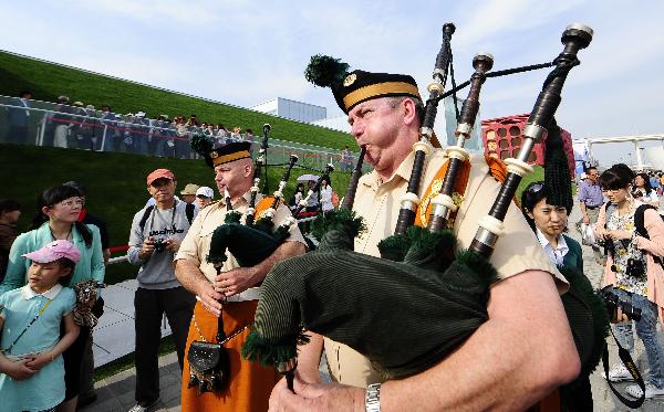 Members of a military band perform bagpipes in front of the Ireland Pavilion in the World Expo park in Shanghai, east China, May 11, 2010. The military band will perform for visitors in Shanghai from May 9 to 12. 