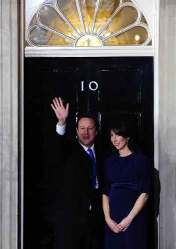 Conservative leader, David Cameron (L)