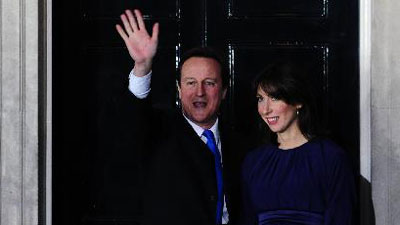 Cameron, wife arrive at 10 Downing Street