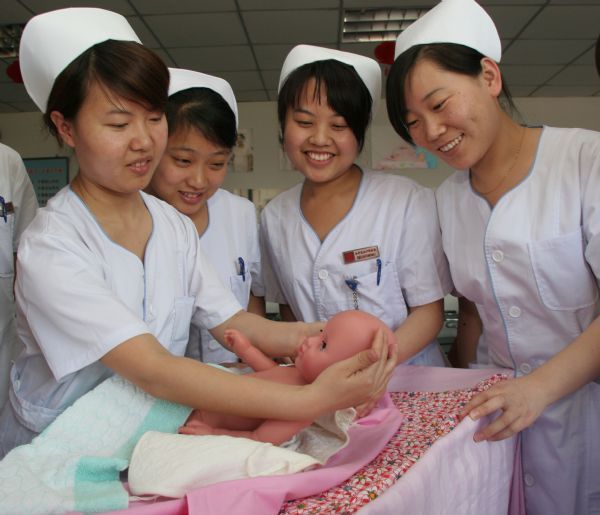 Nurses show the professional skills in an activity of marking the International Nurses Day, which falls on May 12, in Tianjin, north China, May 11, 2010.