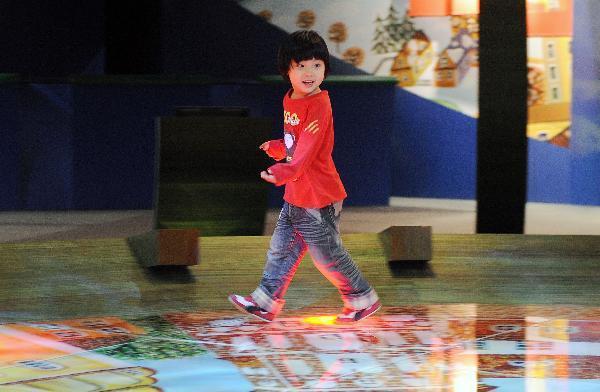 Jin Ruofei plays in Belarus Pavilion at the World Expo Park in Shanghai, east China, May 11, 2010. 