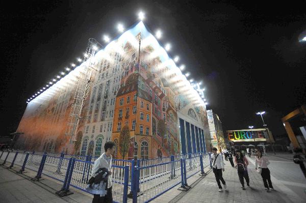 Photo taken on May 11, 2010, shows the night view of the Belarus Pavilion at the World Expo Park in Shanghai, east China. 