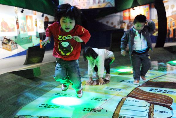 Jin Ruofei plays in Belarus Pavilion at the World Expo Park in Shanghai, east China, May 11, 2010. 