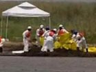 BP crews clean US coastline