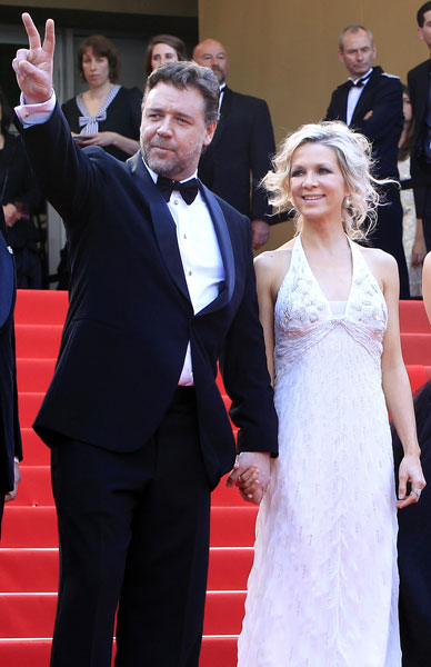 Australian actor and cast member of film 'Robin Hood' Russell Crowe and his wife Danielle Spencer arrive for the opening ceremony and screening of 'Robin Hood' presented out of competition at the 63rd Cannes Film Festival in Cannes, France, May 12, 2010. 