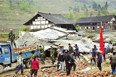 南方多省遭暴风雨突袭 至少65人遇难14人失踪(图)