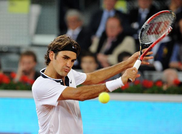 Roger Federer from Switzerland returns the ball during his match against Stanislas Wawrinka from Switzerland at the Madrid Open Tennis Tournament in Madrid, on Thursday, May 13, 2010.(Xinhua/Reuters Photo) 