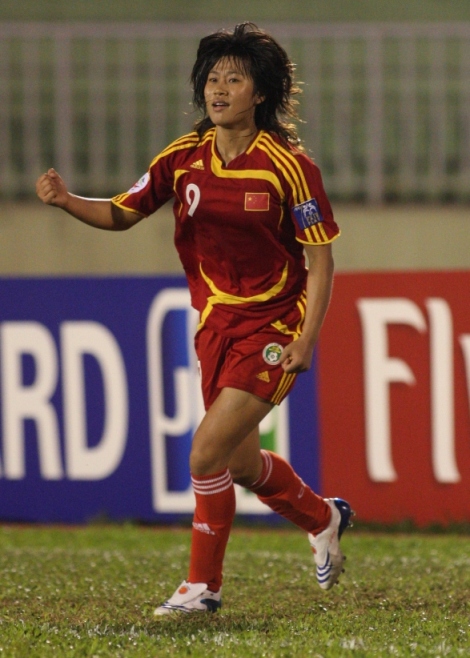 China's striker, Han Duan