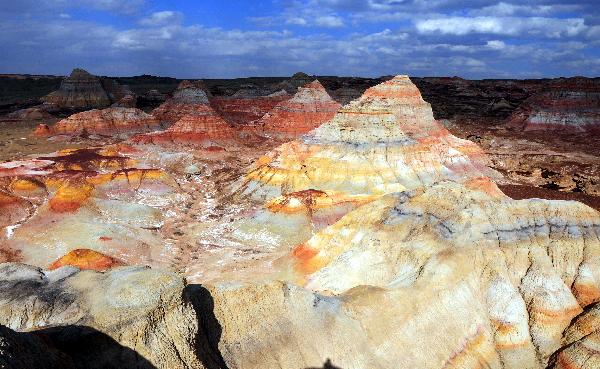 Photo taken on April 29, 2010, shows the view of Wucaiwan in a desert of Jimsar County of Hui Autonomous Prefecture of Changji in northwest China's Xinjiang Uygur Autonomous Region. [Xinhua/Yang Shiyao]