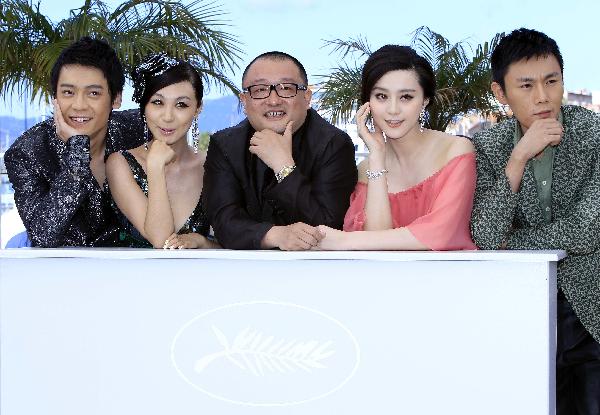 Chinese director Wang Xiao-shuai (C) poses for a group photo with cast members of his film 'Chongqing Blues' (Rizhao Chongqing) in Cannes of France, May 12, 2010. Wang Xiao-shuai, a sixth generation Chinese director, is back since 2005, featuring his 'Chongqing Blues' (Rizhao Chongqing) on the next day after the opening. His last works of 'Shanghai Dreams' won him Cannes's Prize of Jury award five years ago.