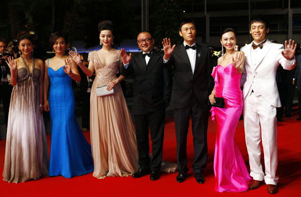 Chinese actress He Yumeng, Li Lingyu, Fan Bingbing, director Wang Xiaoshuai, actor Qin Hao, actress Li Feier and actor Zi Yi (L-R) arrive for the screening of the film 'Rizhao Chongqing' (Chongqing Blues) presented in competiton at the 63rd Cannes Film Festival in Cannes, France, May 13, 2010. 