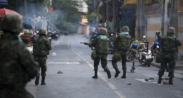 Thai soldiers search for ''Red shirt'' anti-government protesters during clashes in Bangkok on May 14, 2010. Thai troops opened fire on 'Red Shirt' protesters during clashes in the heart of Bangkok that left one person dead and at least 21 injured. Thai troops opened fire on 'Red Shirt' protesters on during clashes in the heart of Bangkok that left one person dead and at least 21 injured. 